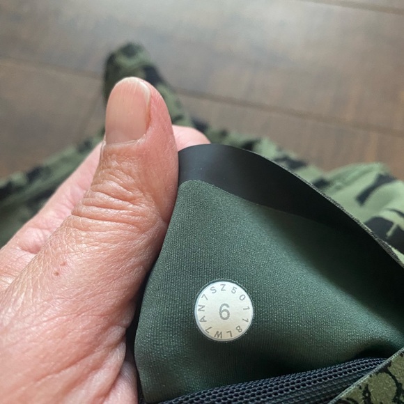 Lululemon in movement shorts - Picture 5 of 10